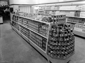 スープアイル、ウールワースストア、1956 作： English Photographer